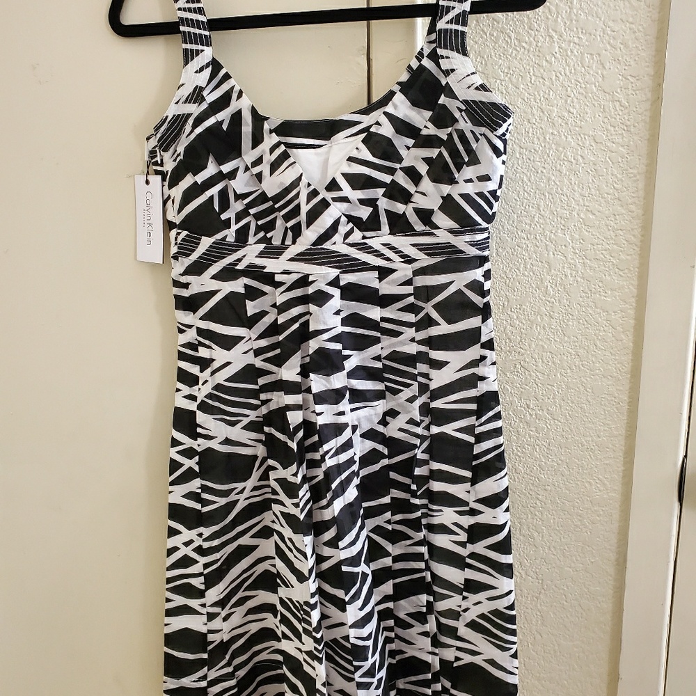 Dress - Picture 6 of 6